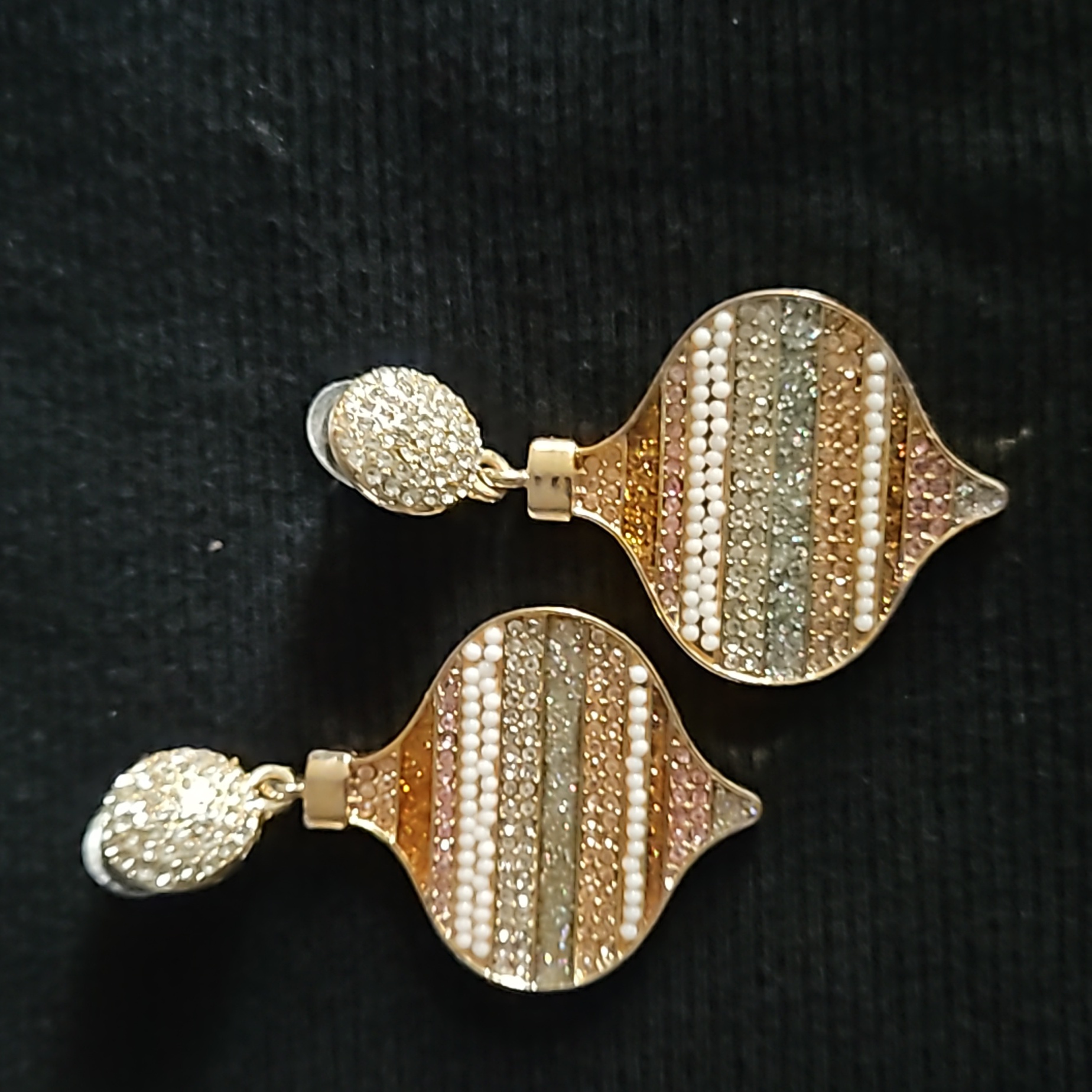 Crystal Ornament Earrings 20$